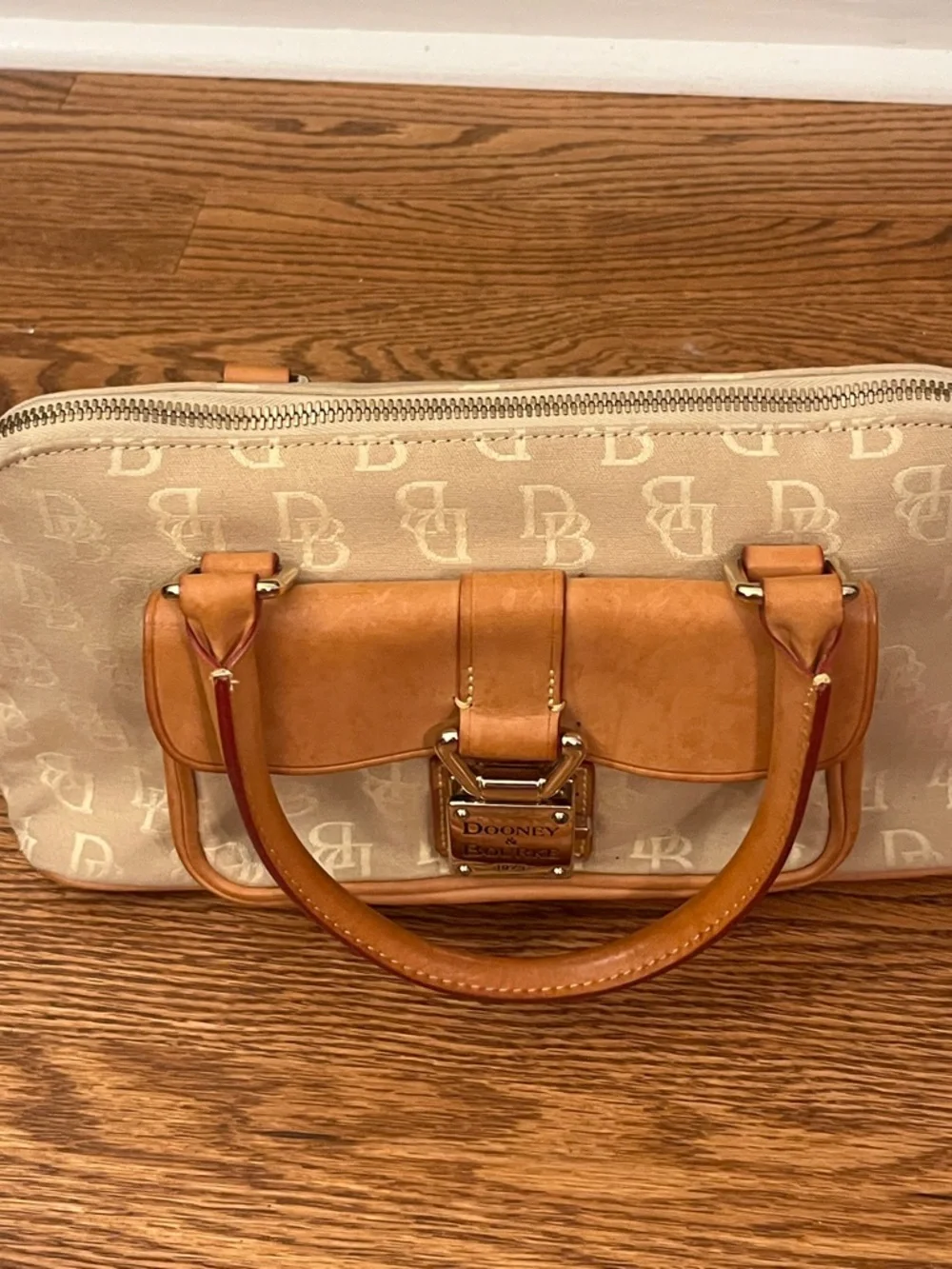 Dooney & Bourke Signature Bag Handbag Domed Pocket Satchel Vintage Leather Trim